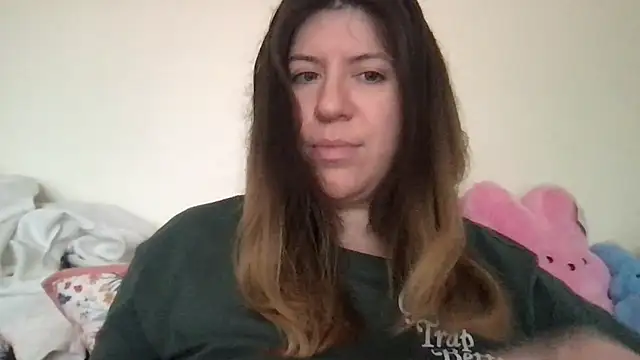 Snapshot of HYPHYtype chatting on October 1, 2025, 7:51 pm HYPHYtype online show from October 1, 2025, 7:51 pm