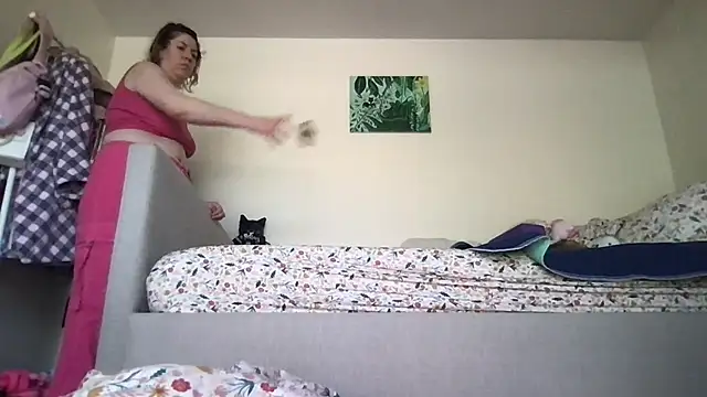 Snapshot of HYPHYtype chatting on September 27, 2025, 8:37 pm HYPHYtype online show from September 27, 2025, 8:37 pm