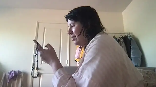 Snapshot of HYPHYtype chatting on September 19, 2025, 5:28 pm HYPHYtype online show from September 19, 2025, 5:28 pm