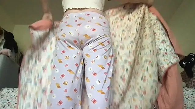 Snapshot of HYPHYtype chatting on February 6, 2026, 10:28 pm HYPHYtype online show from February 6, 2026, 10:28 pm