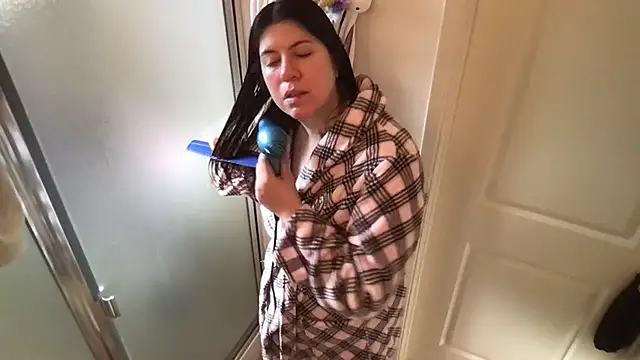 Snapshot of HYPHYtype chatting on November 2, 2025, 7:30 pm HYPHYtype online show from November 2, 2025, 7:30 pm