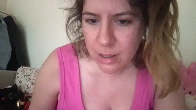 Snapshot of HYPHYtype chatting on September 24, 2025, 6:58 pm HYPHYtype online show from September 24, 2025, 6:58 pm