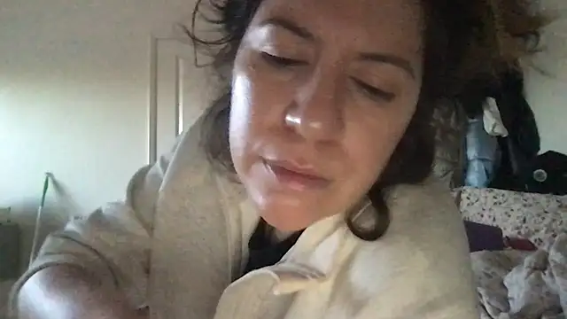 Snapshot of HYPHYtype chatting on October 14, 2025, 3:01 pm HYPHYtype online show from October 14, 2025, 3:01 pm