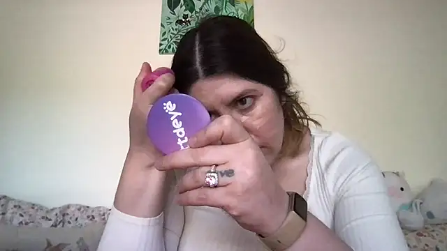 Snapshot of HYPHYtype chatting on November 1, 2025, 8:25 pm HYPHYtype online show from November 1, 2025, 8:25 pm