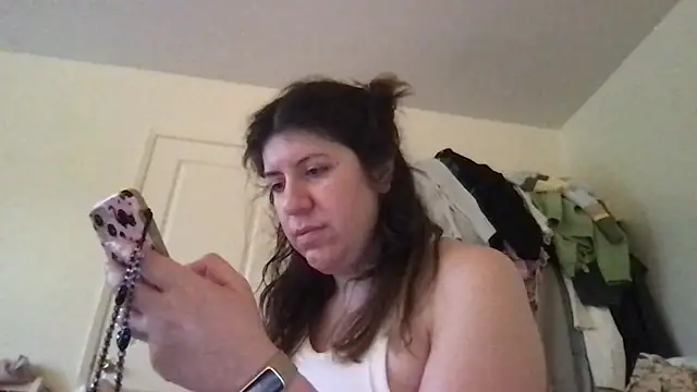 Snapshot of HYPHYtype chatting on November 12, 2025, 12:15 am HYPHYtype online show from November 12, 2025, 12:15 am