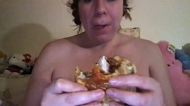 Snapshot of HYPHYtype chatting on November 6, 2025, 1:42 am HYPHYtype online show from November 6, 2025, 1:42 am