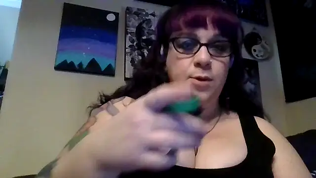 Snapshot of GothyBaby chatting on October 1, 2025, 5:06 pm GothyBaby online show from October 1, 2025, 5:06 pm