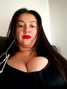 Snapshot of Cherry_1992 chatting on May 6, 2026, 11:36 am Cherry 1992 online show from May 6, 2026, 11:36 am