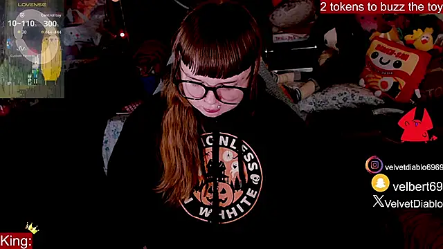 Snapshot of VelvetDiablo chatting on April 22, 2026, 11:55 pm VelvetDiablo online show from April 22, 2026, 11:55 pm