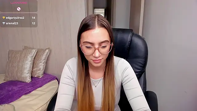 StacyConner online show from September 17, 2025, 8:33 pm