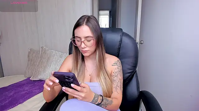 StacyConner online show from September 19, 2025, 8:13 pm