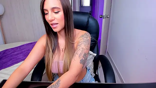 StacyConner online show from March 18, 2026, 9:04 pm