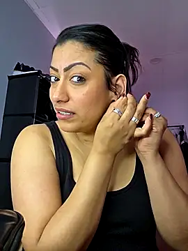 Snapshot of Nikkierosee chatting on February 15, 2026, 3:44 pm Nikkierosee online show from February 15, 2026, 3:44 pm