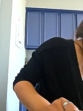 Snapshot of Nikkierosee chatting on February 7, 2026, 3:53 pm Nikkierosee online show from February 7, 2026, 3:53 pm