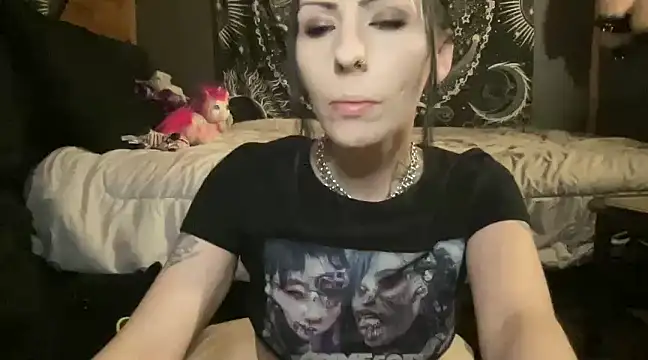 Snapshot of TeenyDoll chatting on December 18, 2024, 3:58 am TeenyDoll online show from December 18, 2024, 3:58 am