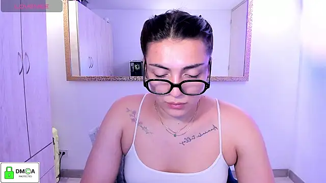 Snapshot of EricaVanderhill chatting on July 22, 2026, 9:39 pm EricaVanderhill online show from July 22, 2026, 9:39 pm