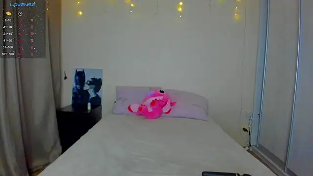 Snapshot of Bella_Foryou chatting on February 21, 2025, 12:38 pm Bella Foryou online show from February 21, 2025, 12:38 pm