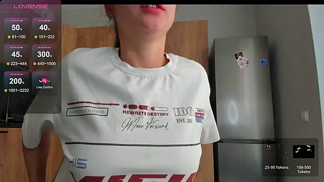 Snapshot of Bella_Foryou chatting on July 12, 2026, 2:45 am Bella Foryou online show from July 12, 2026, 2:45 am