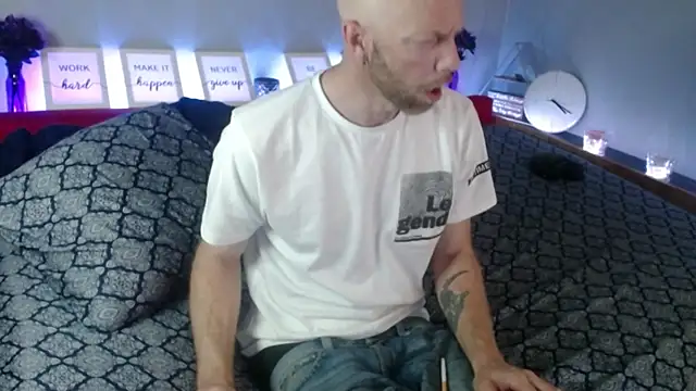 MaxRouger online show from September 10, 2025, 3:49 am