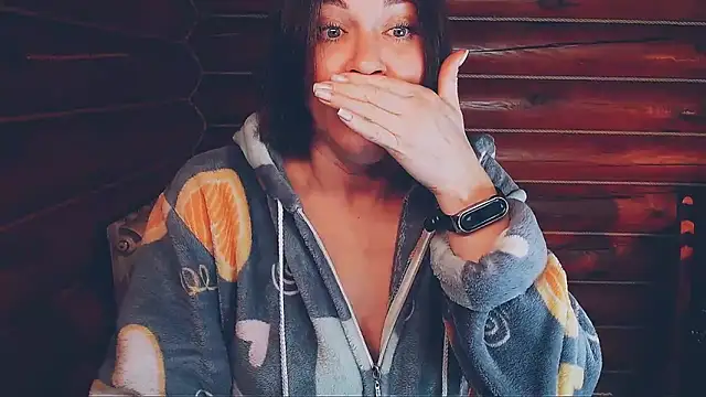 Snapshot of Platina_Fox chatting on February 5, 2026, 5:03 am Platina Fox online show from February 5, 2026, 5:03 am