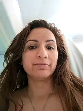 Snapshot of vanessabrown_ chatting on April 20, 2026, 5:14 pm vanessabrown online show from April 20, 2026, 5:14 pm