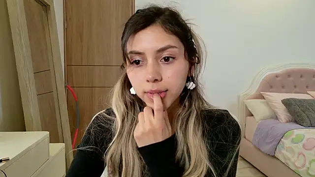 Sensualtease online show from February 5, 2025, 1:47 am