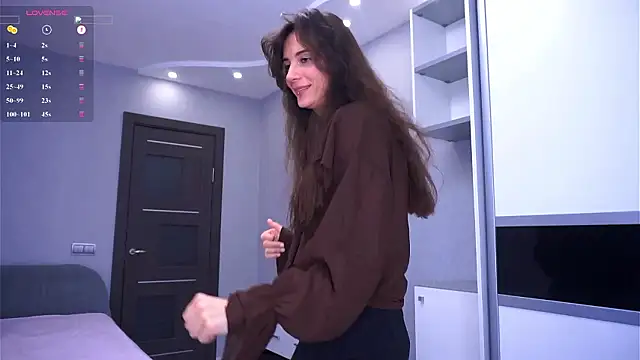 Holla Molly online show from March 19, 2026, 5:51 am