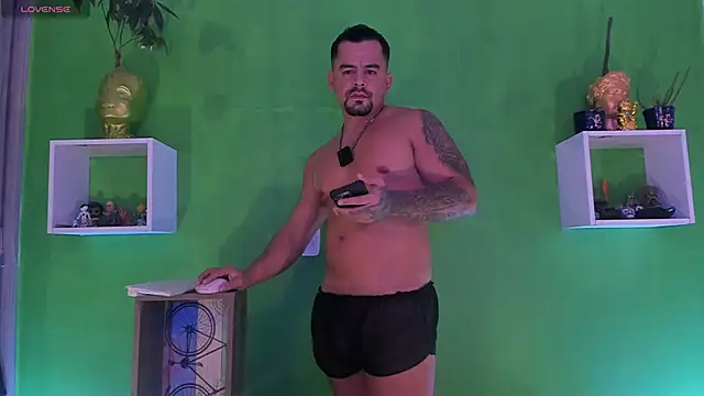 Snapshot of Ricardo_1998 chatting on October 27, 2025, 4:02 am Ricardo 1998 online show from October 27, 2025, 4:02 am