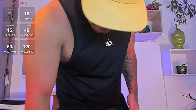 Snapshot of Ricardo_1998 chatting on October 15, 2025, 2:32 am Ricardo 1998 online show from October 15, 2025, 2:32 am