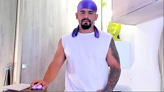 Snapshot of Ricardo_1998 chatting on March 17, 2025, 2:08 am Ricardo 1998 online show from March 17, 2025, 2:08 am