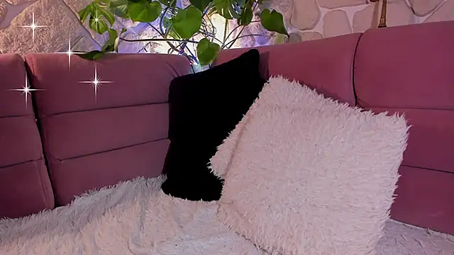 glamour kitten online show from February 19, 2026, 5:32 pm