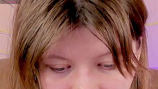 Snapshot of Vivian_cutie chatting on March 8, 2025, 10:32 am Vivian cutie online show from March 8, 2025, 10:32 am