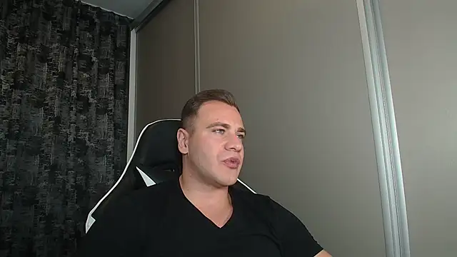 Snapshot of Thori92 chatting on September 18, 2025, 6:11 pm Thori92 online show from September 18, 2025, 6:11 pm