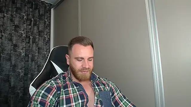Snapshot of Thori92 chatting on September 14, 2025, 1:33 pm Thori92 online show from September 14, 2025, 1:33 pm