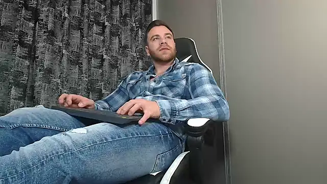 Snapshot of Thori92 chatting on February 17, 2025, 9:10 pm Thori92 online show from February 17, 2025, 9:10 pm
