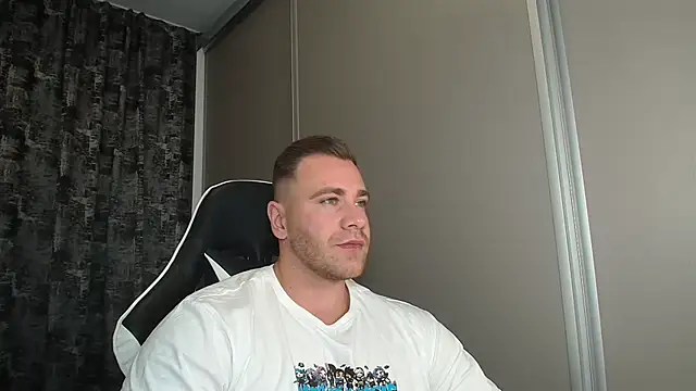 Snapshot of Thori92 chatting on September 25, 2025, 5:08 pm Thori92 online show from September 25, 2025, 5:08 pm