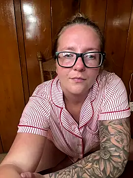 Lizzyloo online show from October 22, 2025, 9:46 pm