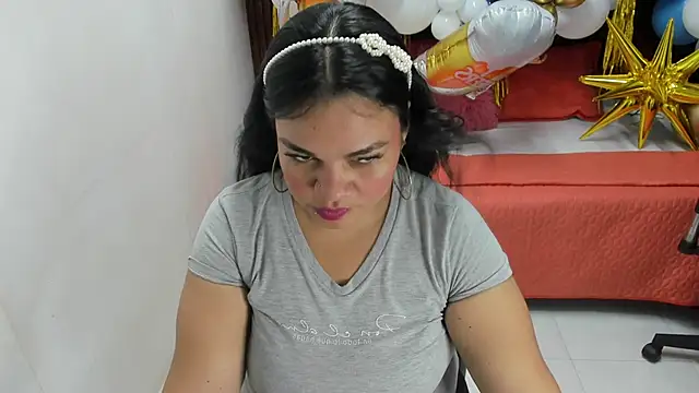 Snapshot of Cloe_35 chatting on September 24, 2025, 8:04 pm Cloe 35 online show from September 24, 2025, 8:04 pm