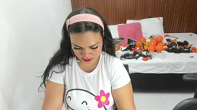 Cloe 35 online show from November 6, 2025, 8:02 pm