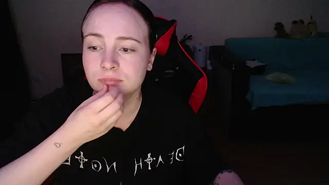 Snapshot of Laralianna chatting on December 13, 2025, 8:04 pm Laralianna online show from December 13, 2025, 8:04 pm