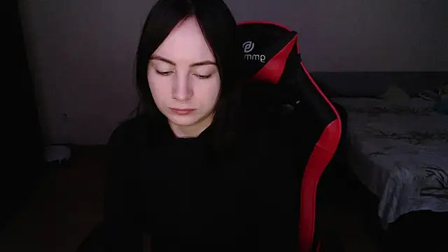 Snapshot of Laralianna chatting on November 3, 2025, 6:55 pm Laralianna online show from November 3, 2025, 6:55 pm