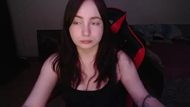 Laralianna online show from April 1, 2026, 7:44 pm