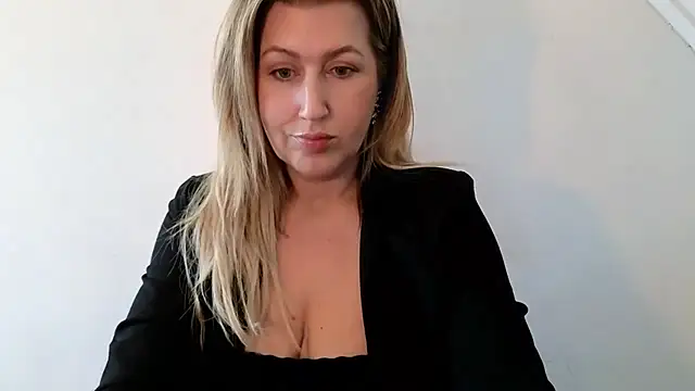 Snapshot of TessToy chatting on January 19, 2026, 10:19 am TessToy online show from January 19, 2026, 10:19 am