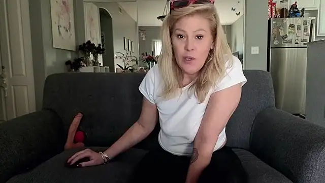 Lexi Shocker online show from November 23, 2025, 9:14 pm