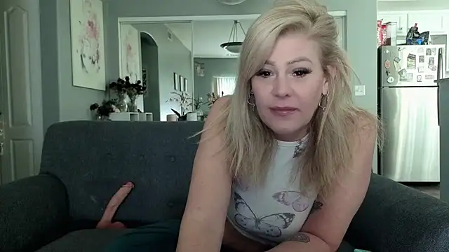 Lexi Shocker online show from November 26, 2025, 6:52 pm