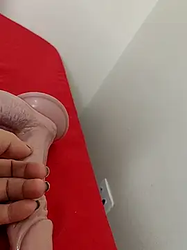 Snapshot of vaholiver chatting on January 18, 2026, 6:55 pm vaholiver online show from January 18, 2026, 6:55 pm