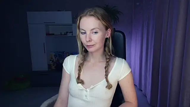 Snapshot of Cuddle_Cat chatting on October 27, 2025, 1:56 pm Cuddle Cat online show from October 27, 2025, 1:56 pm