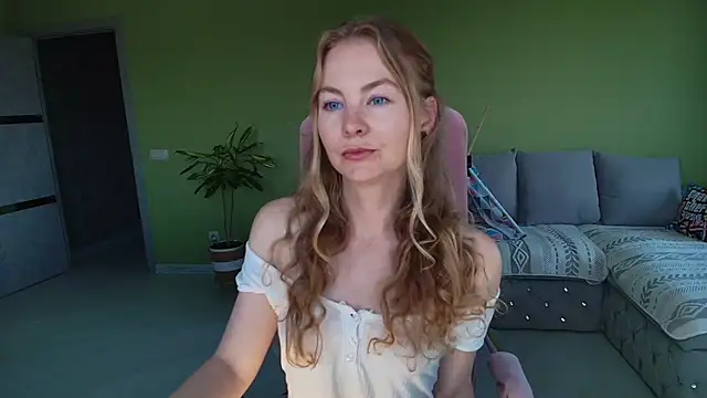 Cuddle Cat online show from July 2, 2026, 5:13 am