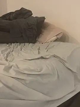 sweeti Em online show from April 18, 2026, 7:58 pm