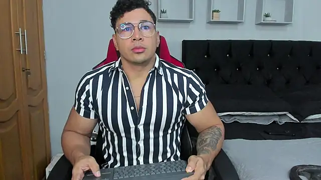 Snapshot of tyler_hank01 chatting on December 4, 2025, 11:20 am tyler hank01 online show from December 4, 2025, 11:20 am